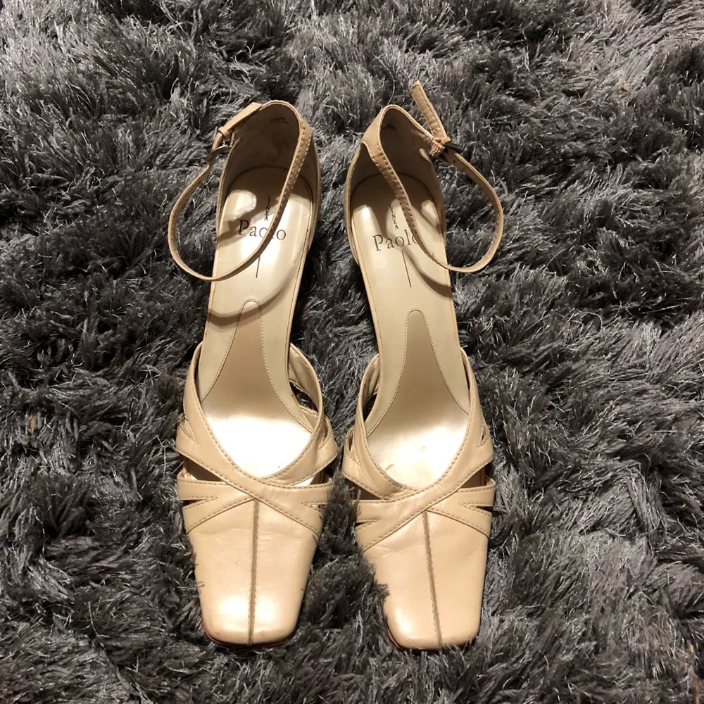 Línea Paolo beige ladies shoes